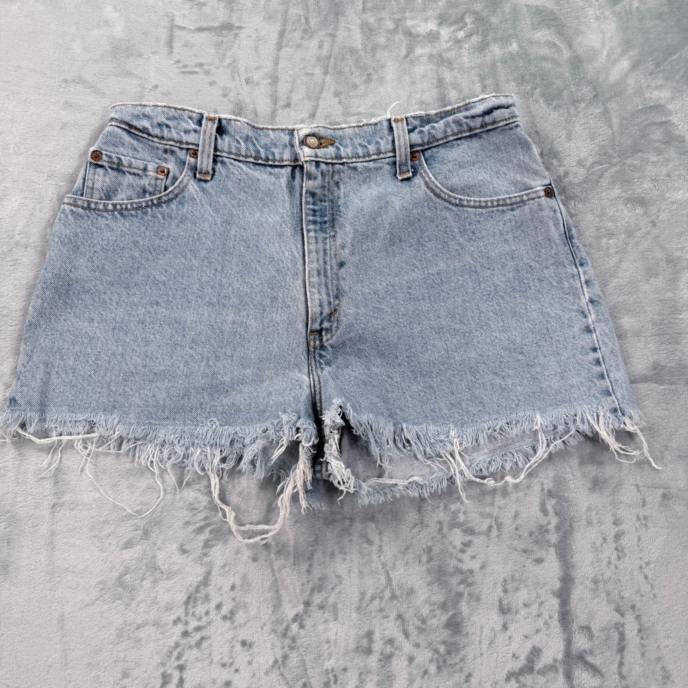 Levis 550 Light Wash Relaxed High Rise Frayed Denim Cutoff Shorts Women Waist 32